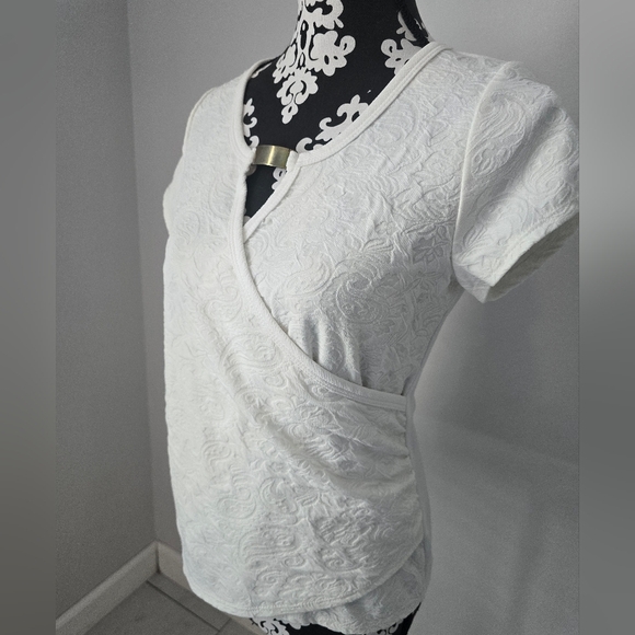 Elegant White Wrap Top Size L - Picture 4 of 9